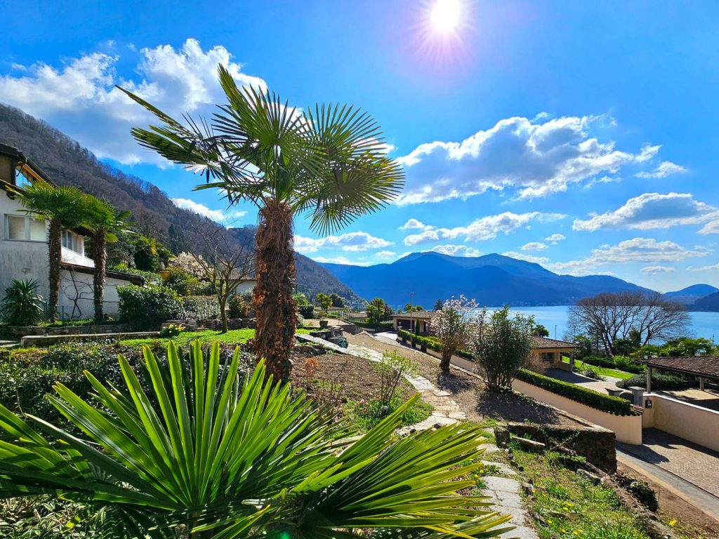 Wohnung in Villa: Erdgeschoss mit Garten, Terrasse und Seeblick